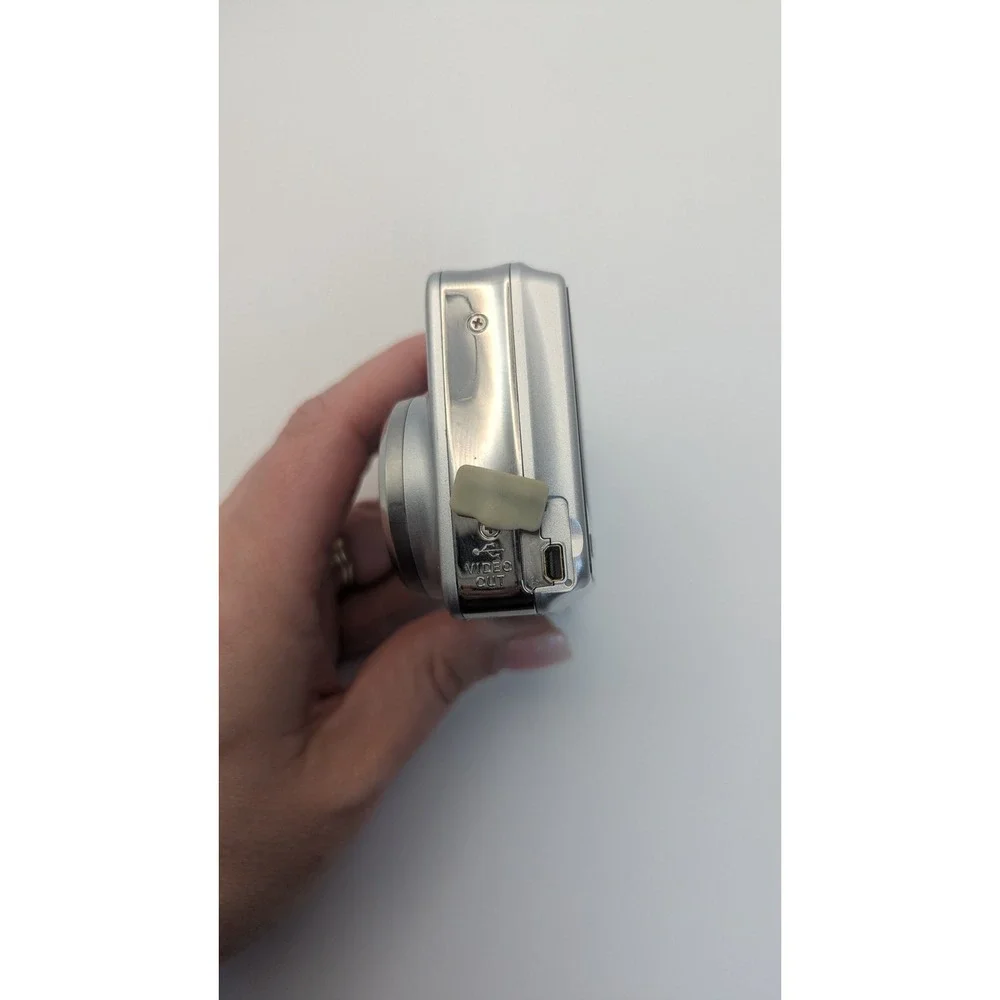 Nikon Coolpix L4 Silver 4.0MP 3x Optical Zoom Digital Compact Camera PARTS ONLY